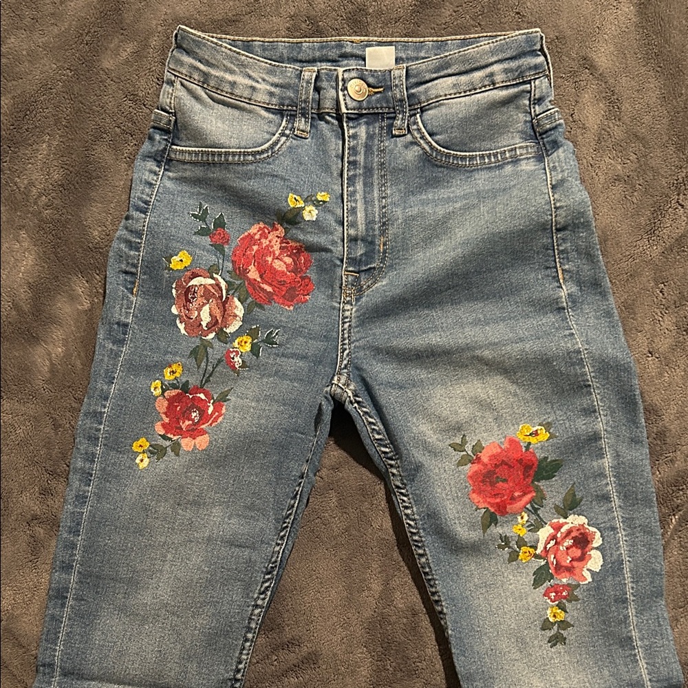 High Waist Women's Jeans With Flower Detail